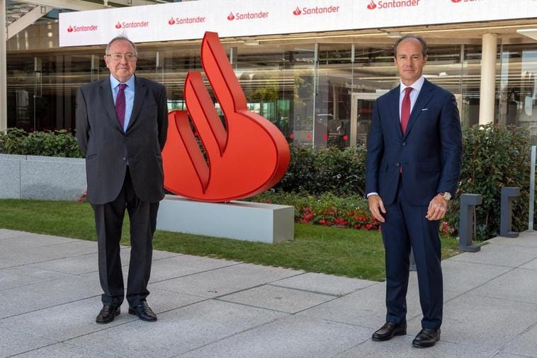 El presidente de la Cámara de Comercio de España, José Luis Bonet, junto al CEO de Santander España Rami Aboukhair