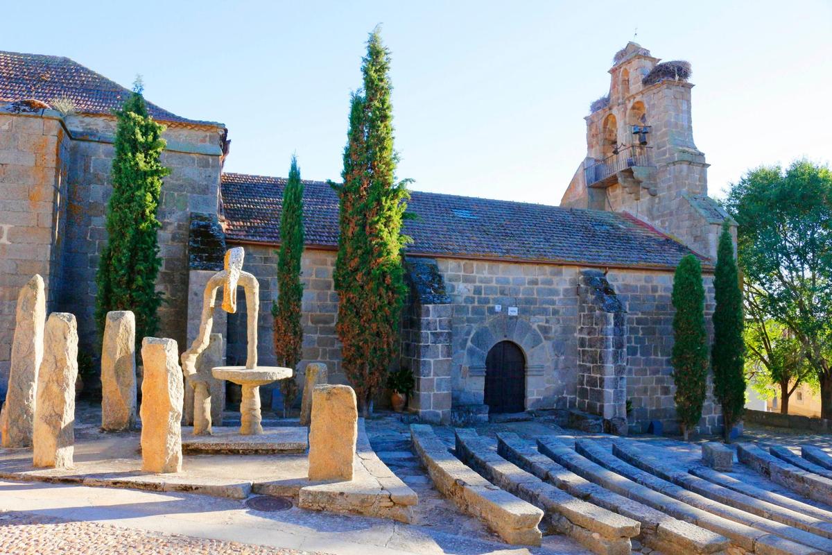 Iglesia y anfiteatro de Monleras