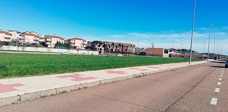 La zona de La Ladera acogerá en una parcela municipal las nuevas piscinas municipales de Carbajosa