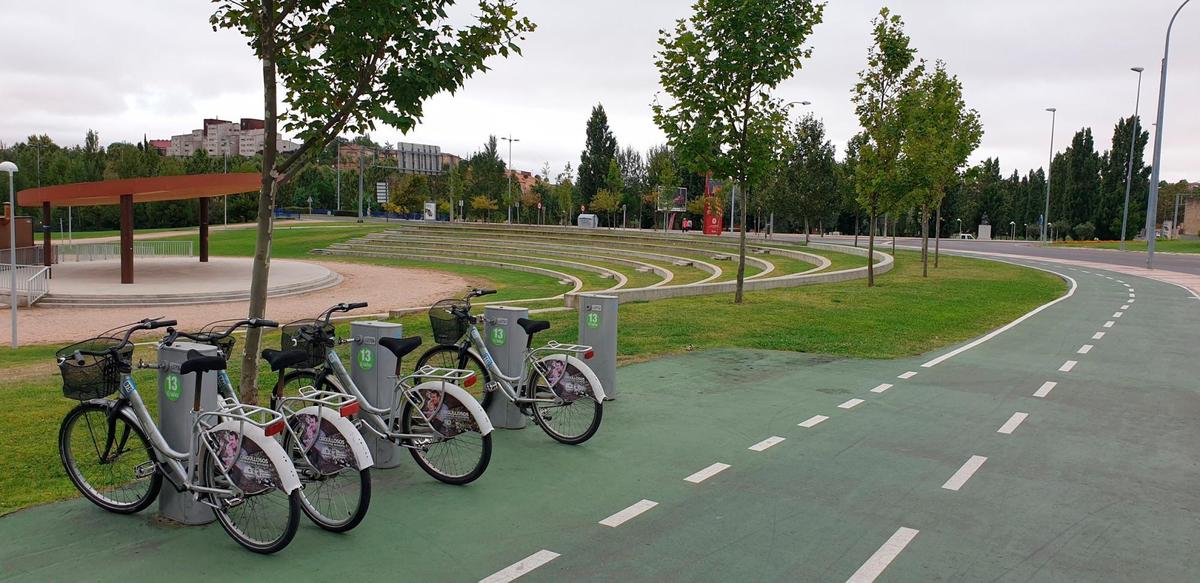 Una de las bases de bicicletas repartidas por la capital salmantina.