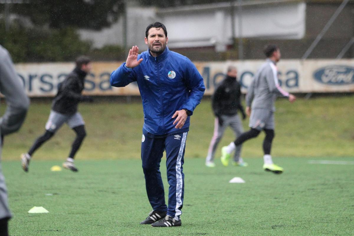 Lolo Escobar dirigiendo un entrenamiento del Salamanca UDS