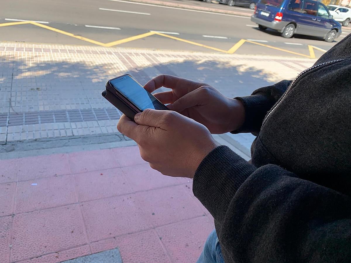 Un salmantino cuelga en Facebook una foto de su 'ex' desnuda mientras se  hacía una ecografía | La Gaceta de Salamanca