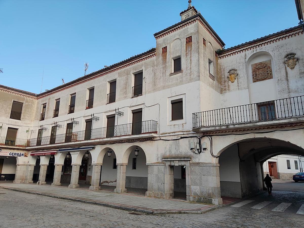 Diferencia de pintado en las fachadas de la plaza Nueva.