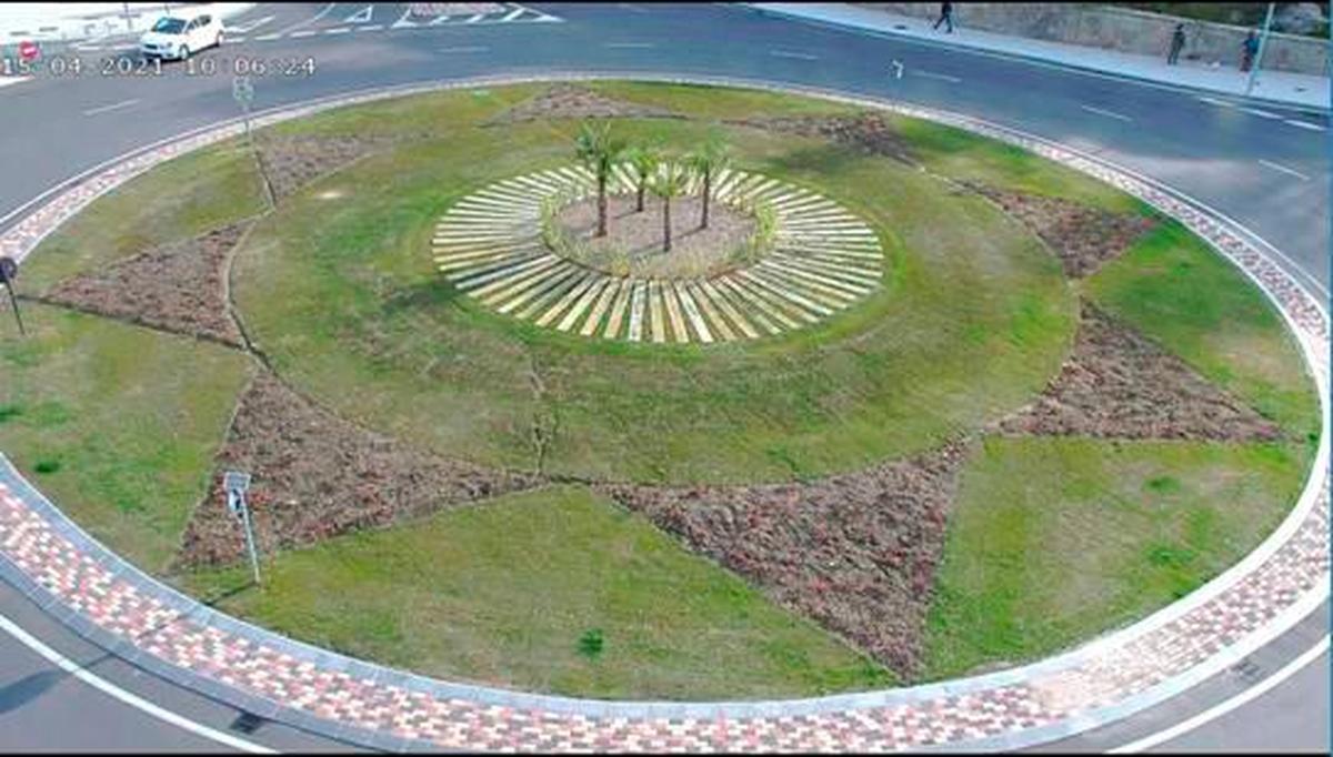 Glorieta de los Sanitarios, diseñada por Julio Rosales, en una imagen de la cámara de tráfico.