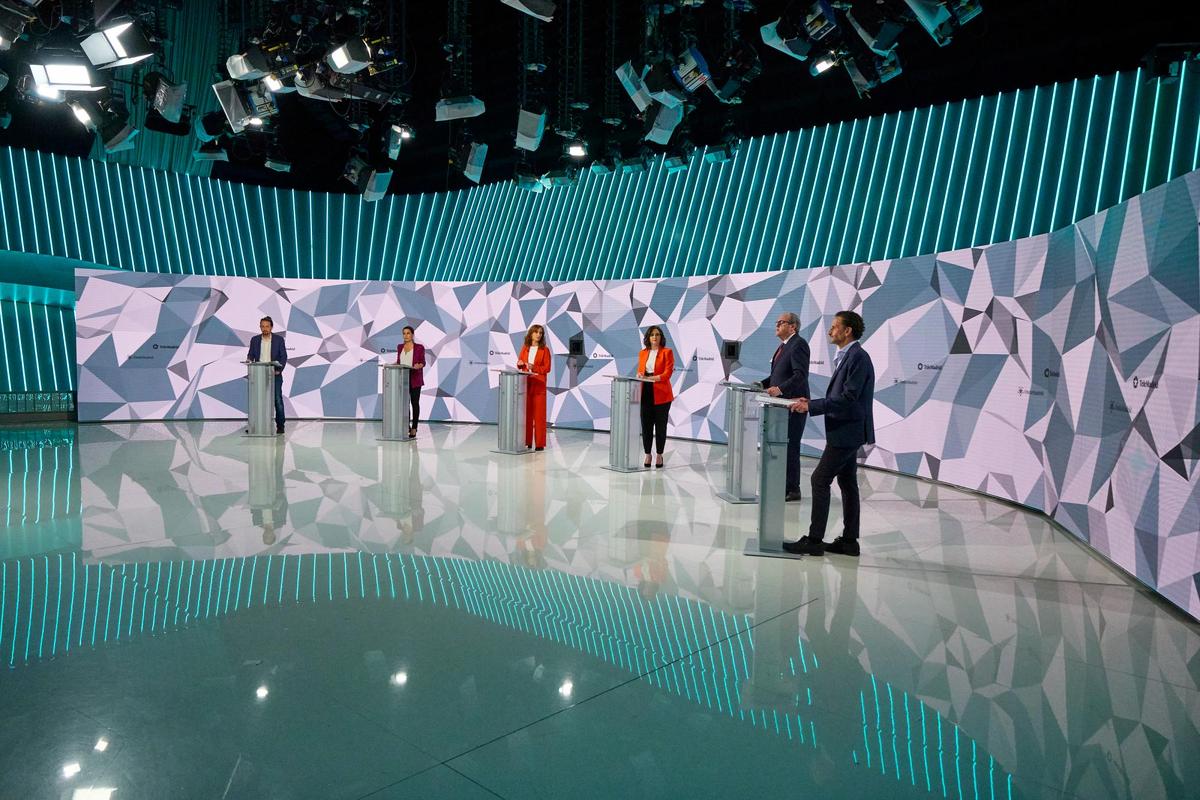 Los candidatosen los momentos previos del debate electoral.