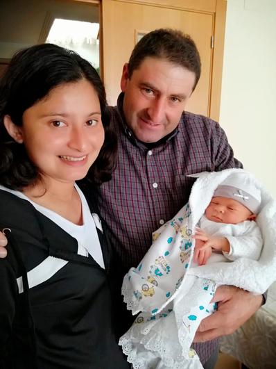 Un bebé nace en Saldeana.... 13 años después