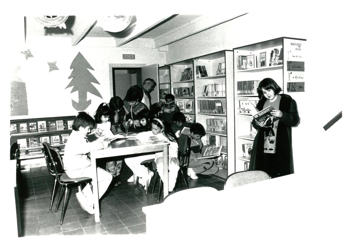 Biblioteca del barrio en los años 90.