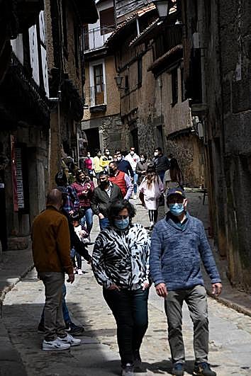 La Alberca recibe cada fin de semana a cientos de turistas.