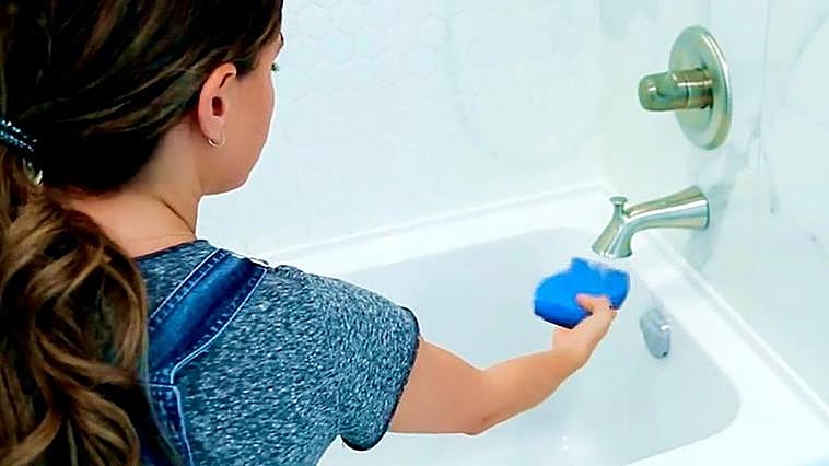 La fórmula infalible y barata para limpiar los azulejos del baño.