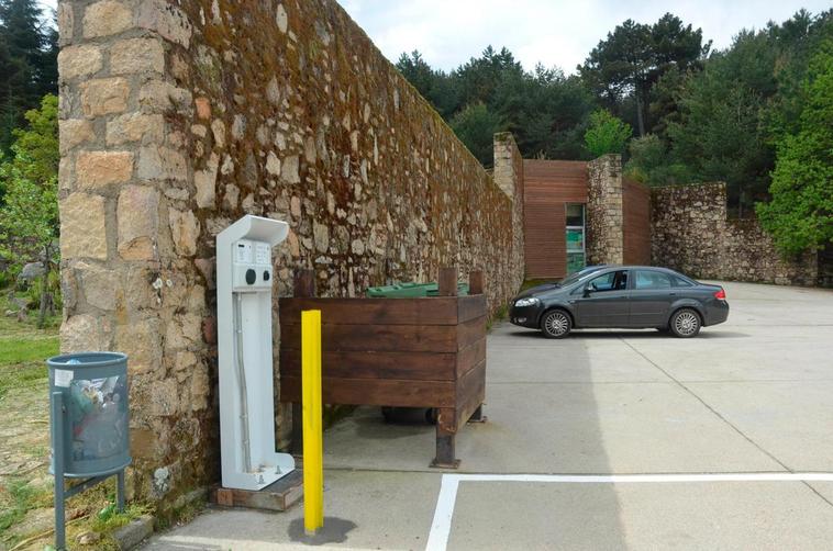 Punto de recarga en la Casa del Parque en La Alberca.