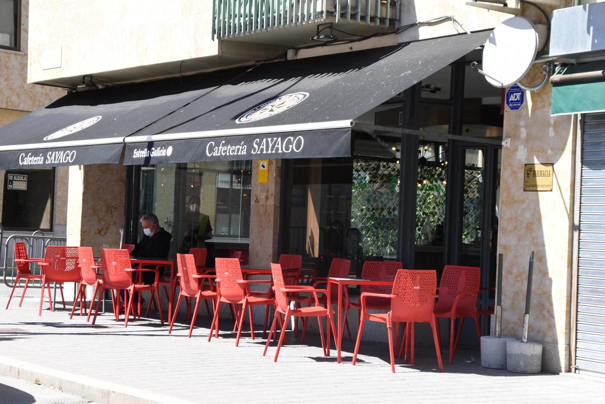 Terraza de un bar de Villamayor.