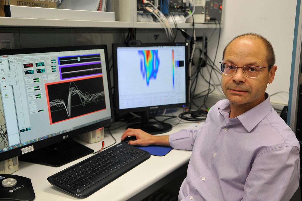 Manuel Sánchez Malmierca, en el Instituto de Neurociencias.