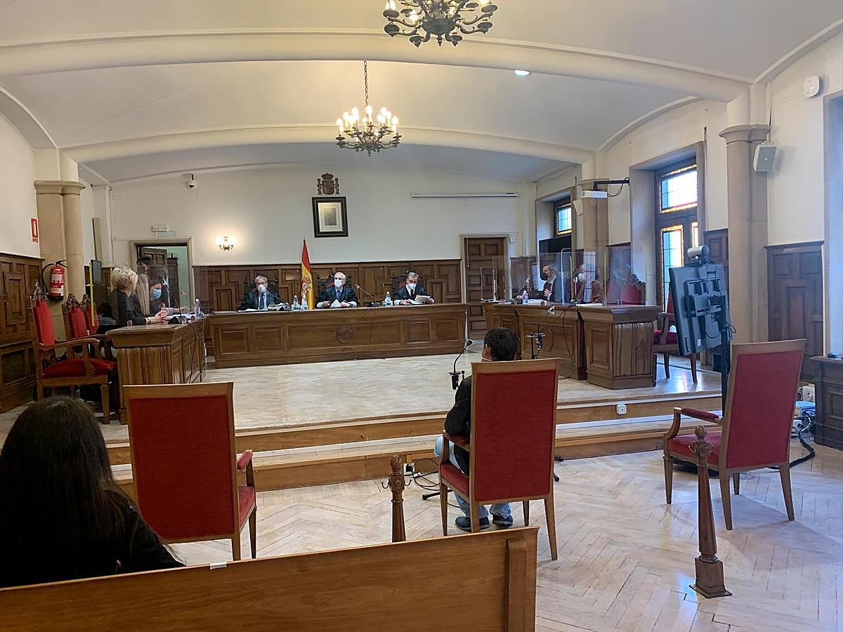El acusado durante la primera sesión del juicio que ayer acogió la Audiencia Provincial de Salamanca.