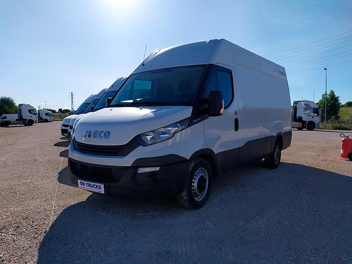 IVECO 35S16 | Kilómetros: 75.556 km | Fecha matriculación: 2018 | Combustible: Diésel | Equipamiento: Furgón 12m³ | Precio: 17.300 euros + IVA