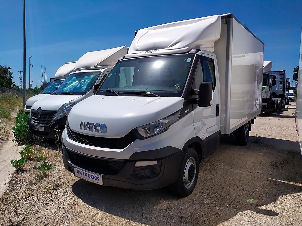 IVECO 35S13 | Kilómetros: 157.243 km | Fecha matriculación: 2015 | Combustible: Diésel | Equipamiento: Aut. - Trampilla + Puerta Lateral | Precio  16.500 euros + IVA