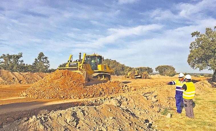 Empleados de Berkeley Minera España durante los trabajos en Retortillo