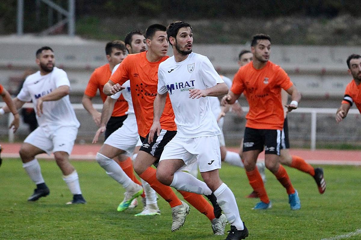 Derbi entre el CD Guijuelo y el Ciudad Rodrigo, conjuntos charros que pelean por subir a la Tercera RFEF.