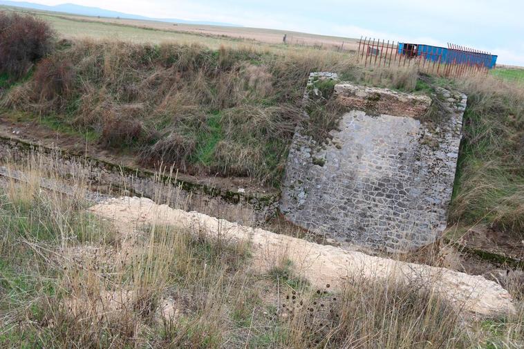 Lugar en el que se encontraba el puente que derribó Adif en noviembre del 2013.