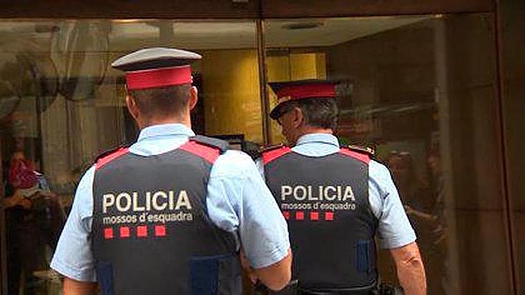 Agentes de los Mossos de Esquadra.
