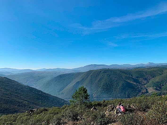Espectaculares vistas de la Sierra de Francia y Las Quilamas desde el camino que parte de la localidad de San Miguel de Valero.