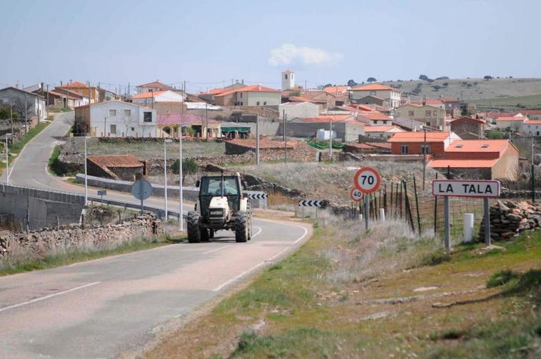 La despoblación ha provocado que en muchos pueblos no viva ya ningún niño.