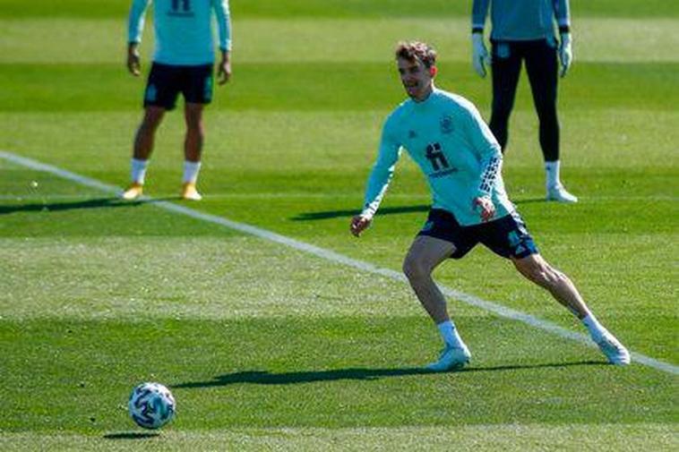 Diego Llorente en la concentración de la selección.