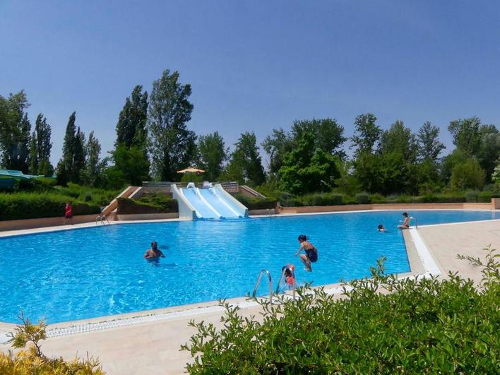 Las piscinas de La Aldehuela recibieron a los primeros bañistas