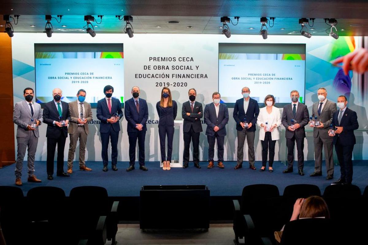 Foto de familia de los premiados.