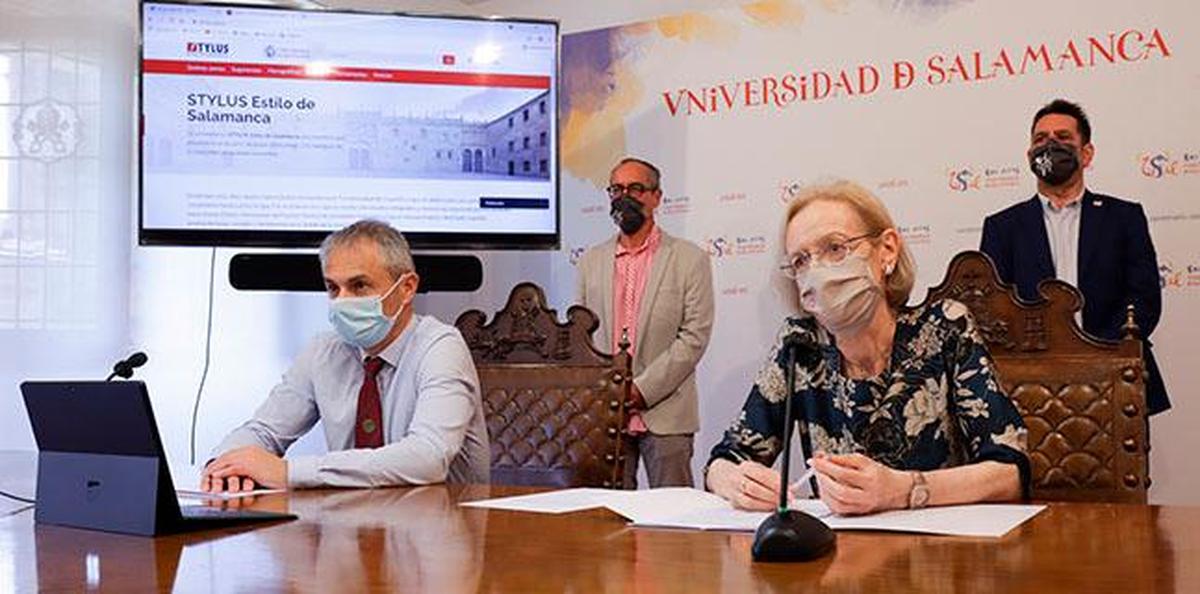 El rector, Ricardo Rivero, y la directora del CIE-USAL, Nieves Sánchez