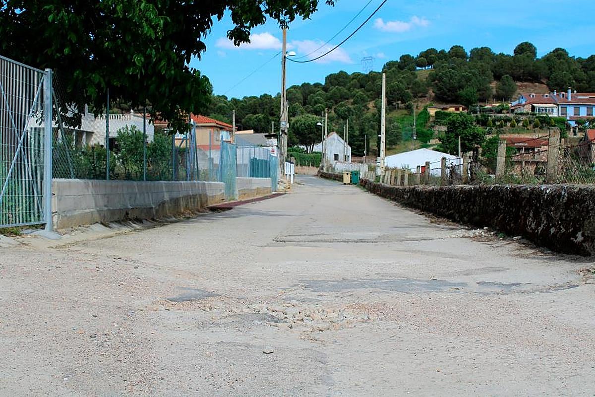 El camino de El Pinar se encuentra deteriorado.