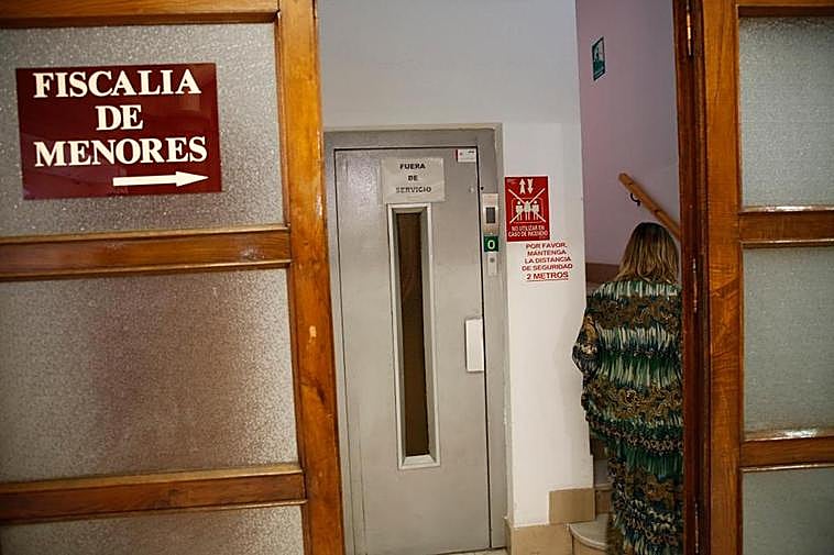 Un ascensor averiado que no se repara en la Audiencia Provincial.