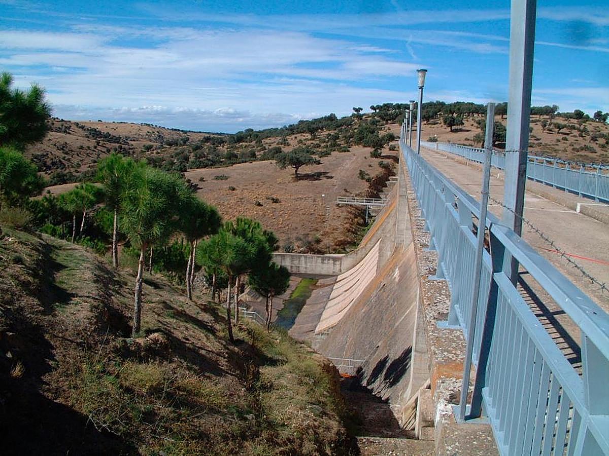 Presa del Milagro en el término municipal de Mirueña de los Infanzones (Ávila).