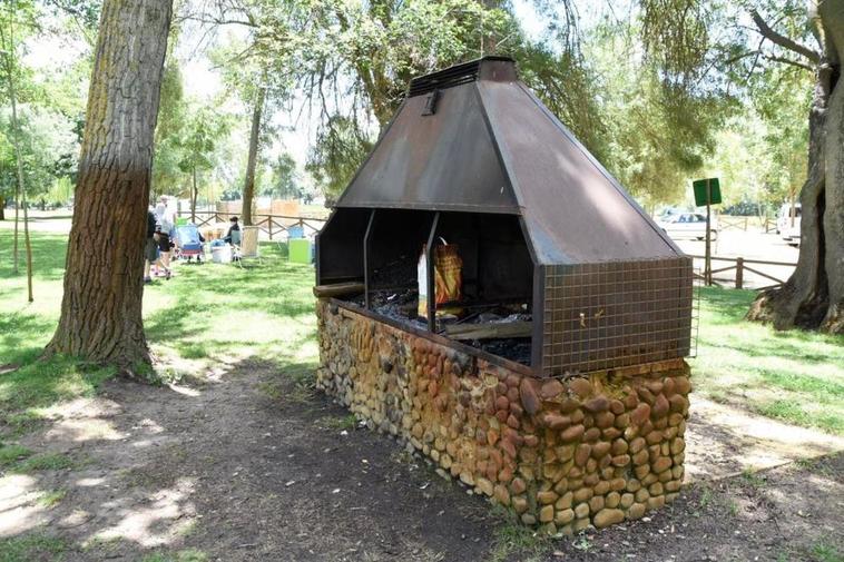 Solo se podrán utilizar aquellas barbacoas adaptadas y que cuenten con autorización de la Junta.