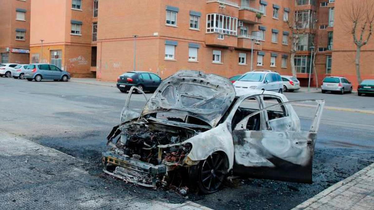 Imagen de otro coche calcinado en enero de este año en el barrio de Buenos Aires