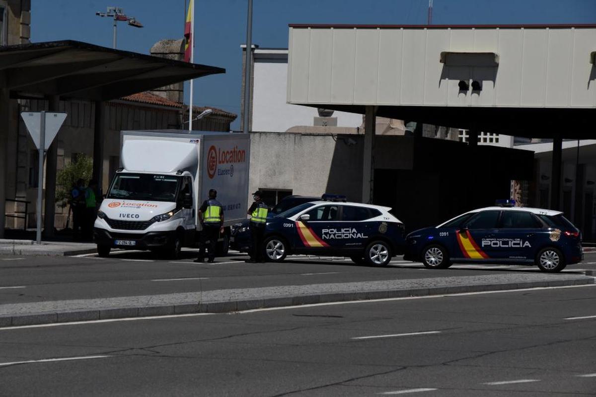 Control rutinario en la frontera de Fuentes de Oñoro con Portugal.