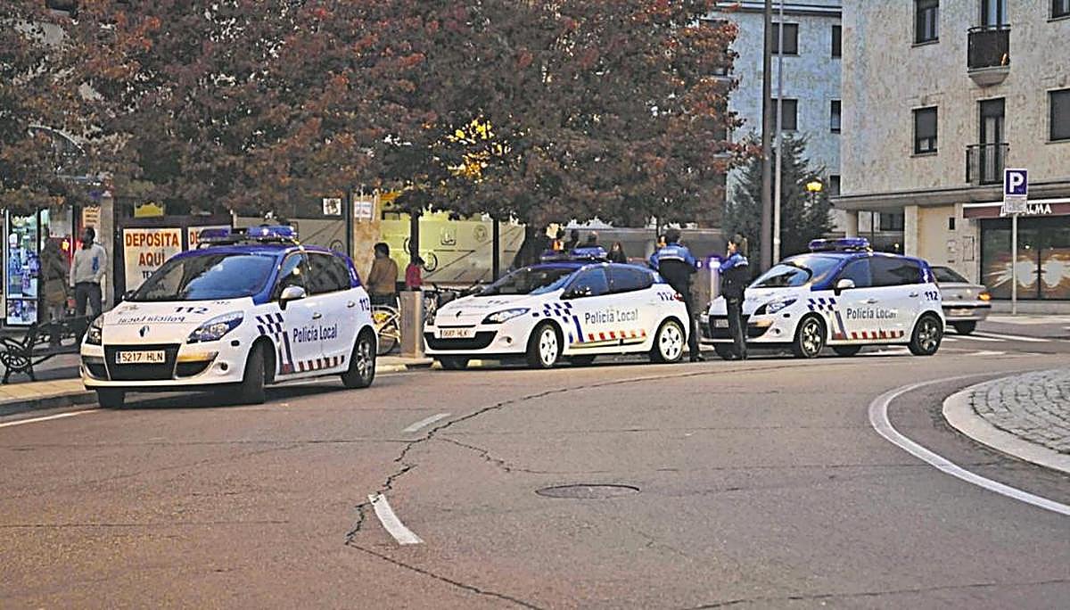 Patrullas policiales en otra intervención en la zona donde se produjo el accidente