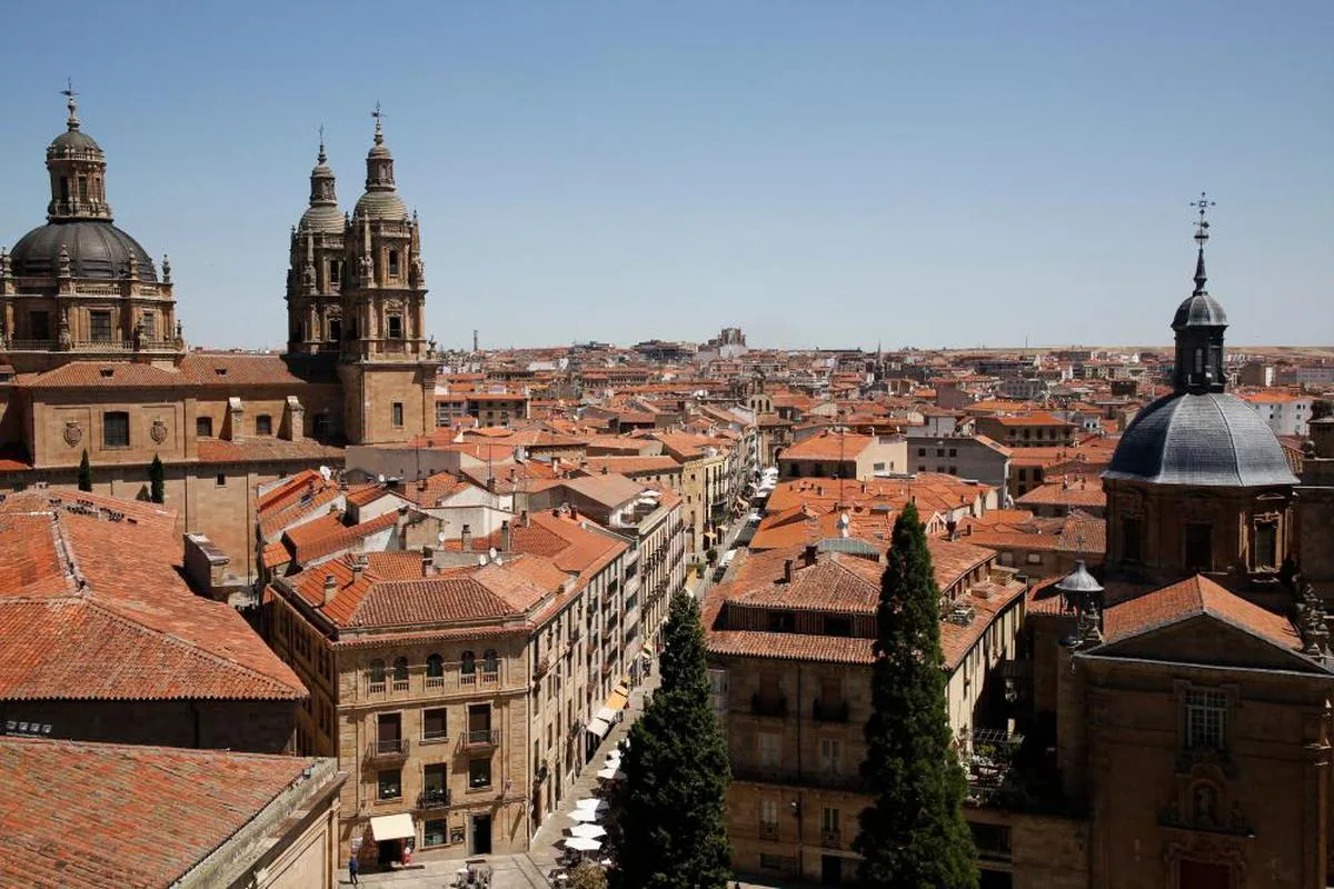 Vista de la Ciudad Vieja de Salamanca desde uno de los balcones de la Catedral Nueva.