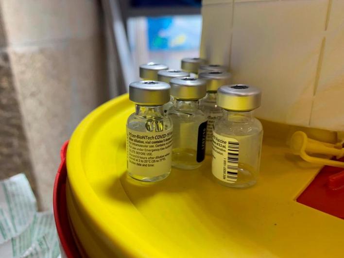 Alerta en Israel: más del 40% de los nuevos contagiados están vacunados con la pauta completa