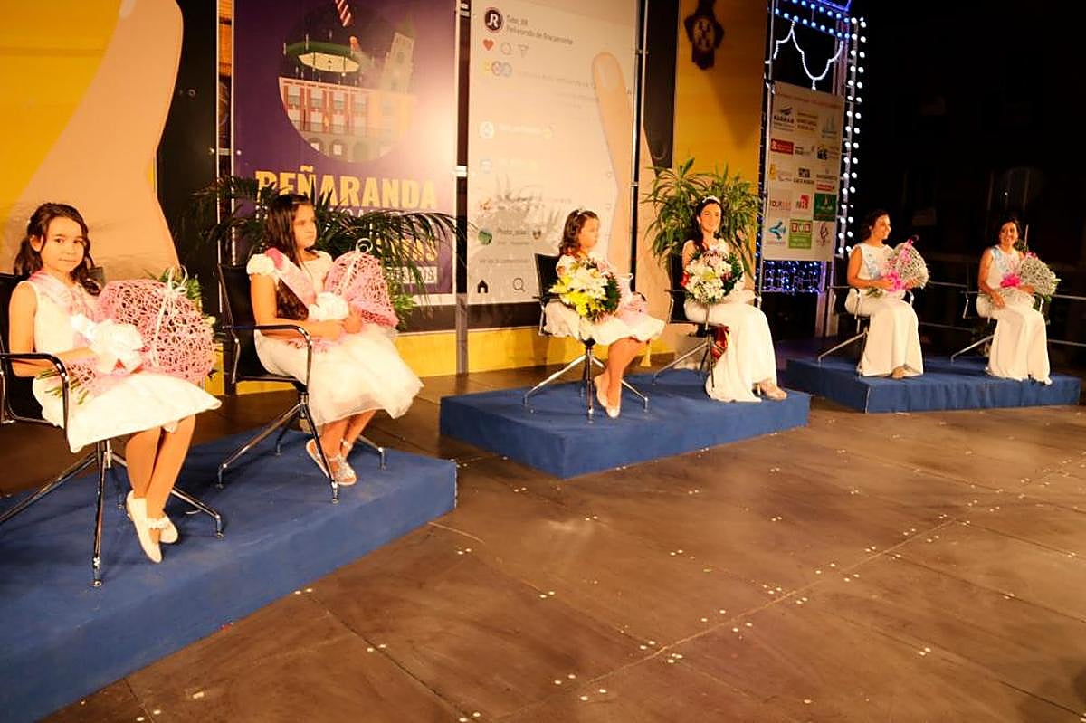 Imagen del último acto de proclamación de las reinas y damas.