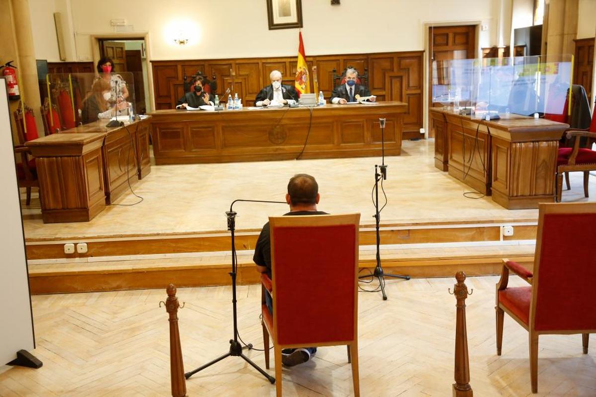 El acusado ante el tribunal de la Audiencia Provincial.