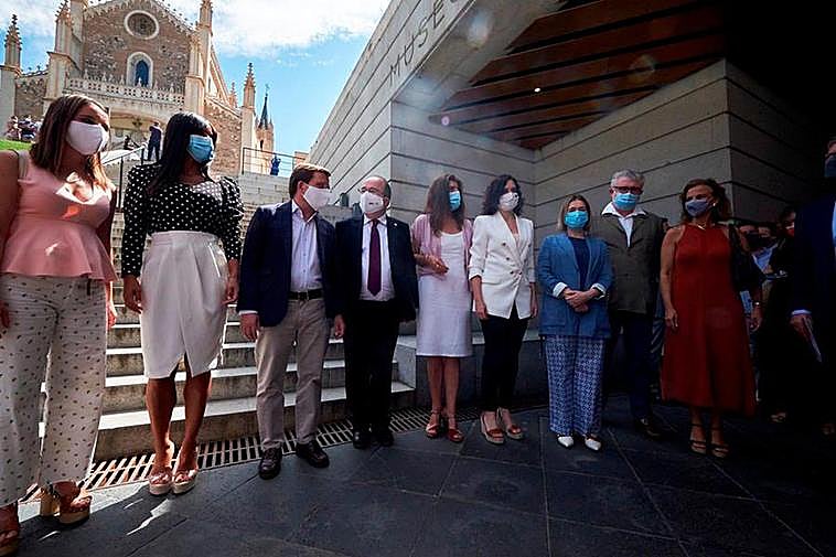 Autoridades madrileñas en el Paseo del Prado.