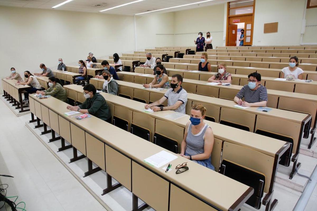 Un grupo de opositores en uno de reciente prueba en Salamanca.