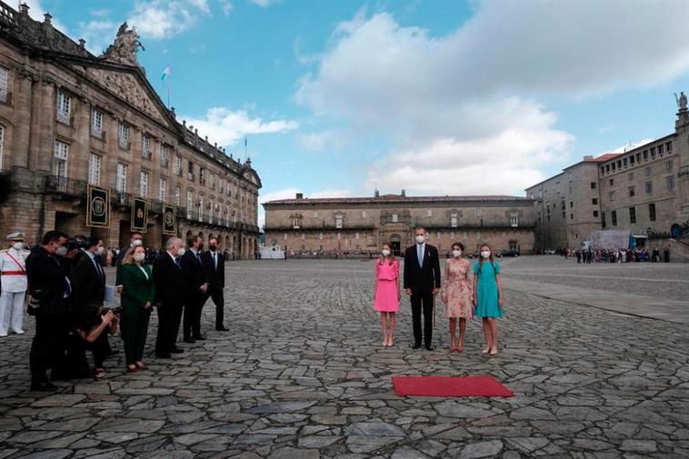 La familia real en el acto de Ofrenda al Apóstol.