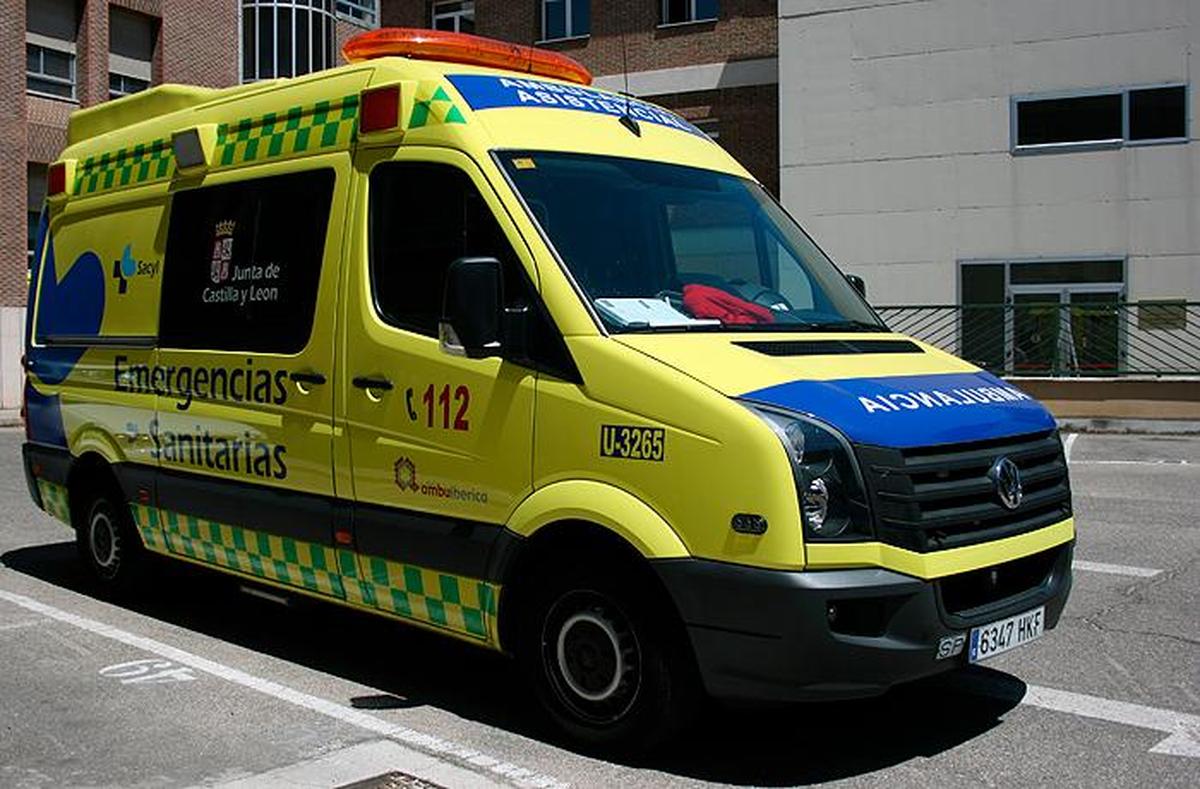 El herido fue trasladado en ambulancia al Hospital Virgen de la Vega