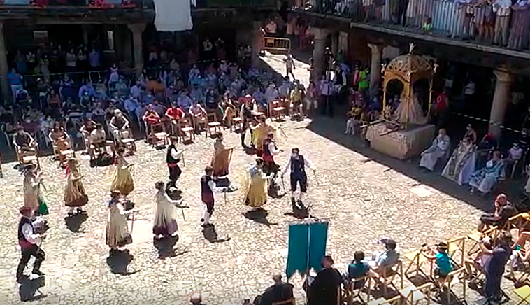 Espectáculo de danzas en el Ofertorio a la Virgen en La Alberca