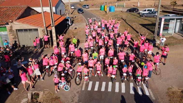 CONCURSO ‘Así somos en mi pueblo’: Berrocal de Salvatierra recibe a su vuelta ciclista más esperada