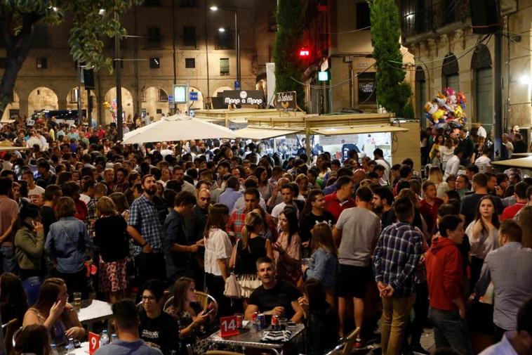 Ambiente de casetas en la plaza del Mercado en la última Feria de Día de 2019.