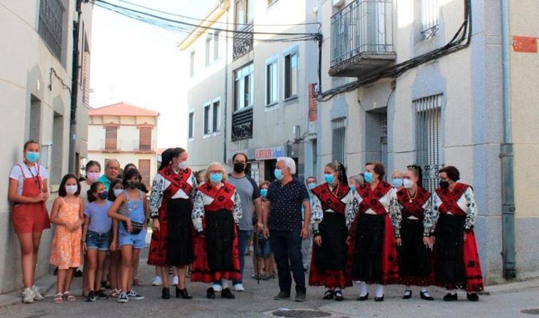 CONCURSO ‘Así somos en mi pueblo’: Cespedosa de Tormes rememora la inauguración de su biblioteca