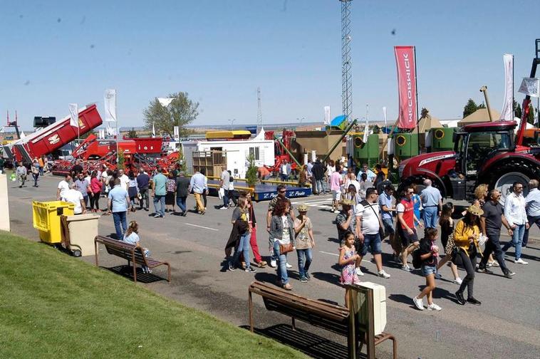 Visitantes en la zona de maquinaria de Salamaq 2019, último año en el que se celebró la feria.