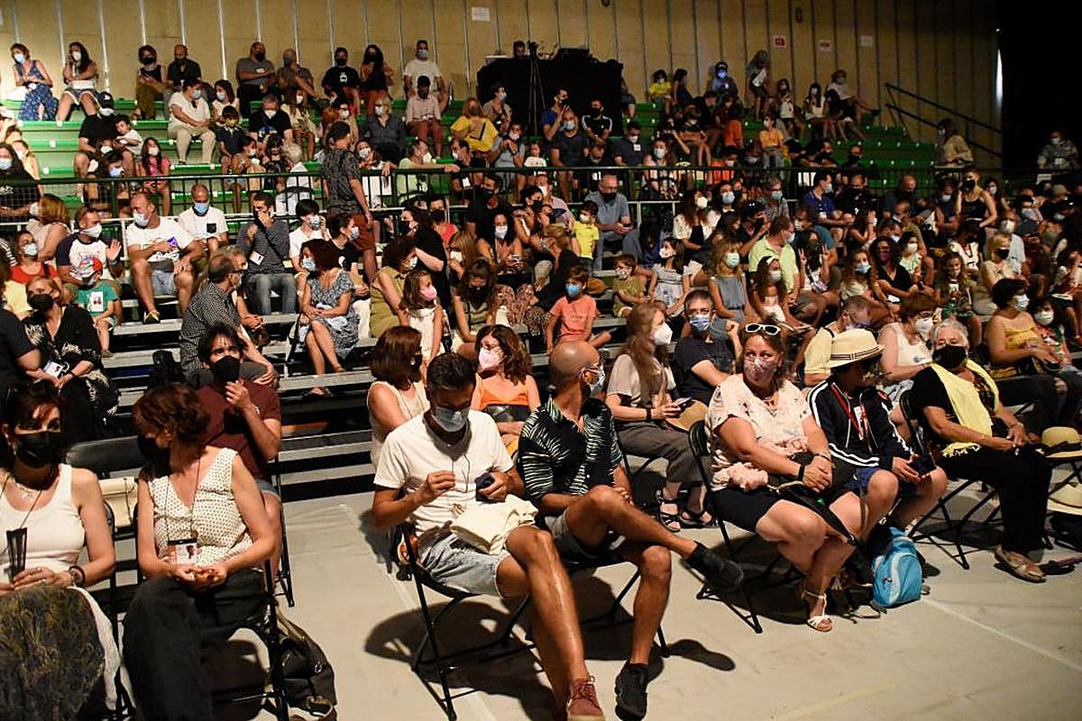 Las gradas del “Espacio Afecir” de Ciudad Rodrigo llenas hasta casi el límite del aforo